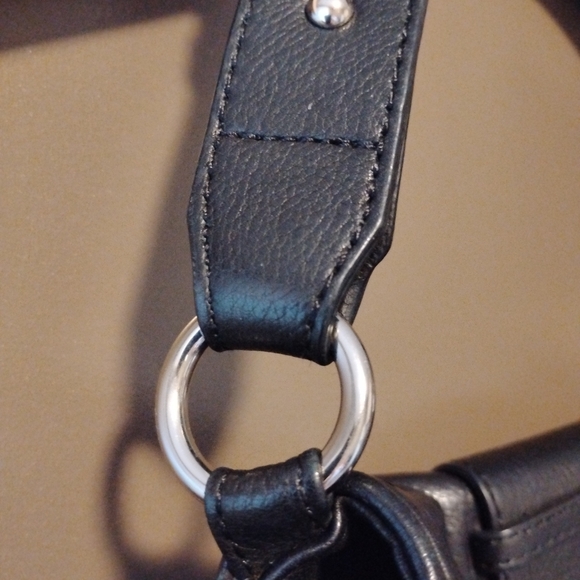 Audrey Brooke Black Genuine Leather Handbag - Picture 5 of 8